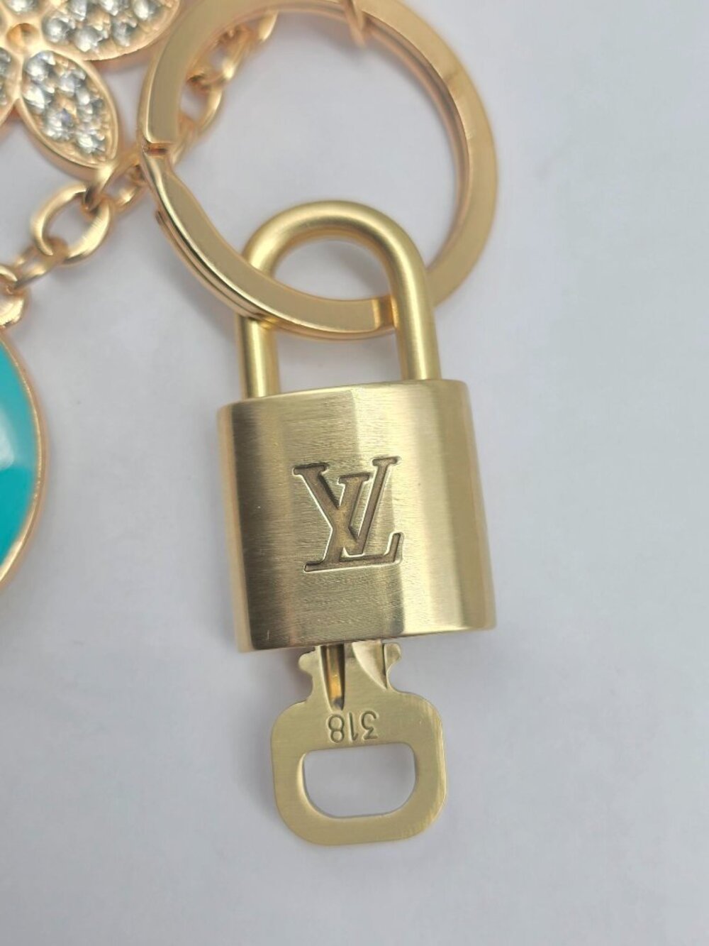 Authentic LV Louis Vuitton Gold Lock & Key 🔑 Unbranded Flower Keychain Charm - Picture 8 of 10